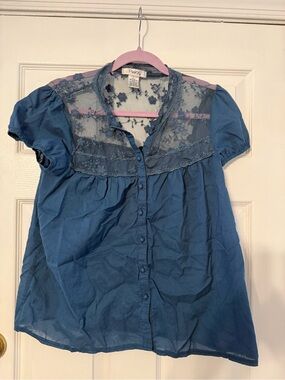 Pinky Blue Floral Lace Yoke Button-Up Blouse